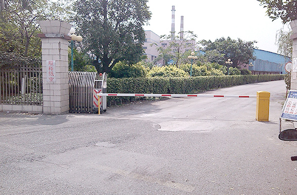 东莞市顺裕纸业限公司电动门、道闸