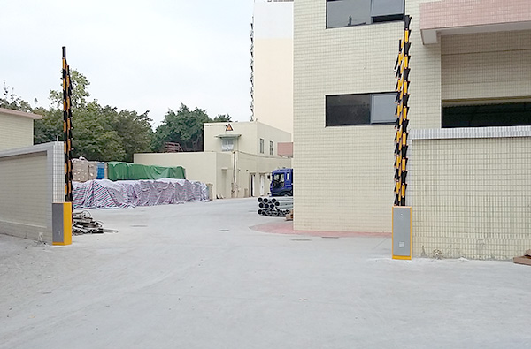 伟嘉电子栅栏道闸对开
