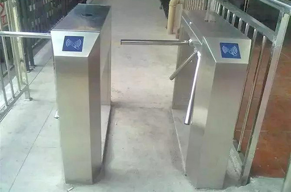 桥式辊闸